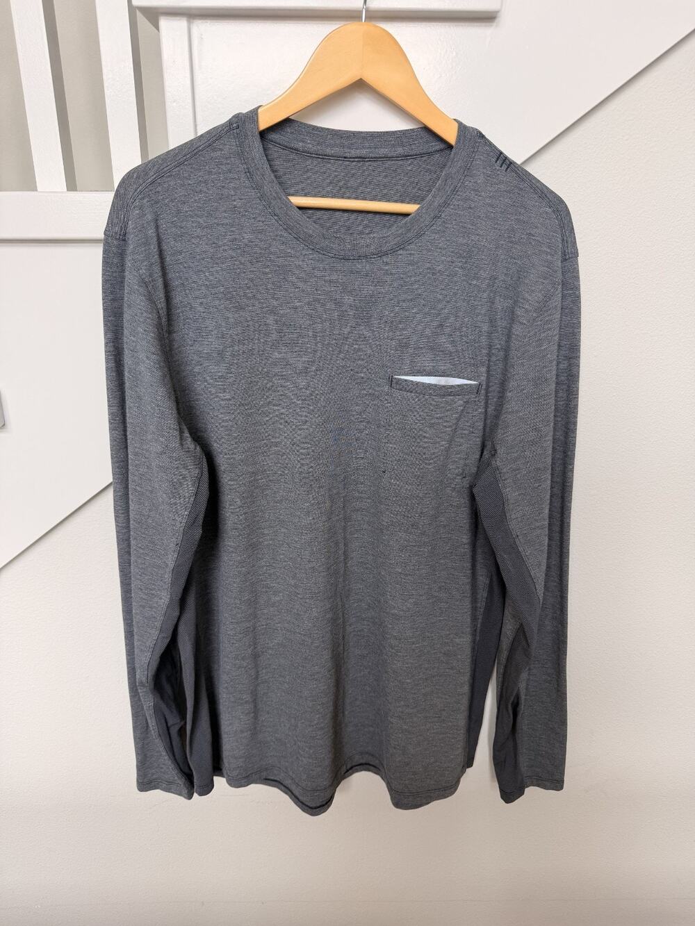 Lululemon Metal Vent Tech Mens XL Gray Heather Long Sleeve Crew Tech Tee
